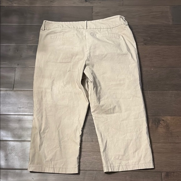 Reitmans women’s Tan Capri Trousers/pants, size 15 - Picture 7 of 9